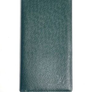 LOUIS VUITTON Taiga Porte Valeurs Cartes Credit Yen M30394 Green